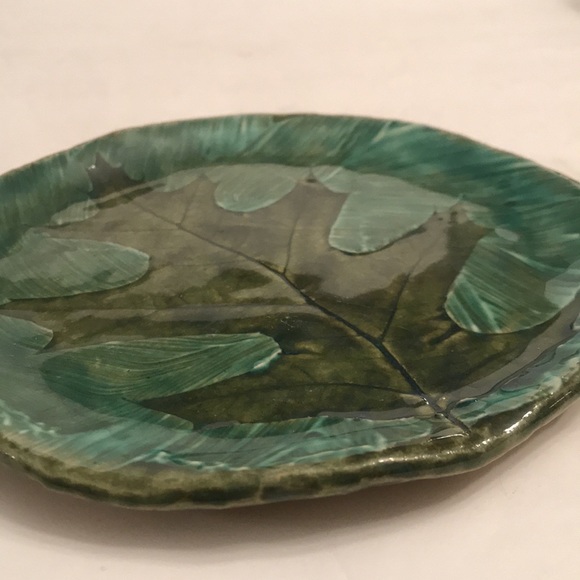Leaf Design 6” Plate Pottery - Picture 3 of 3